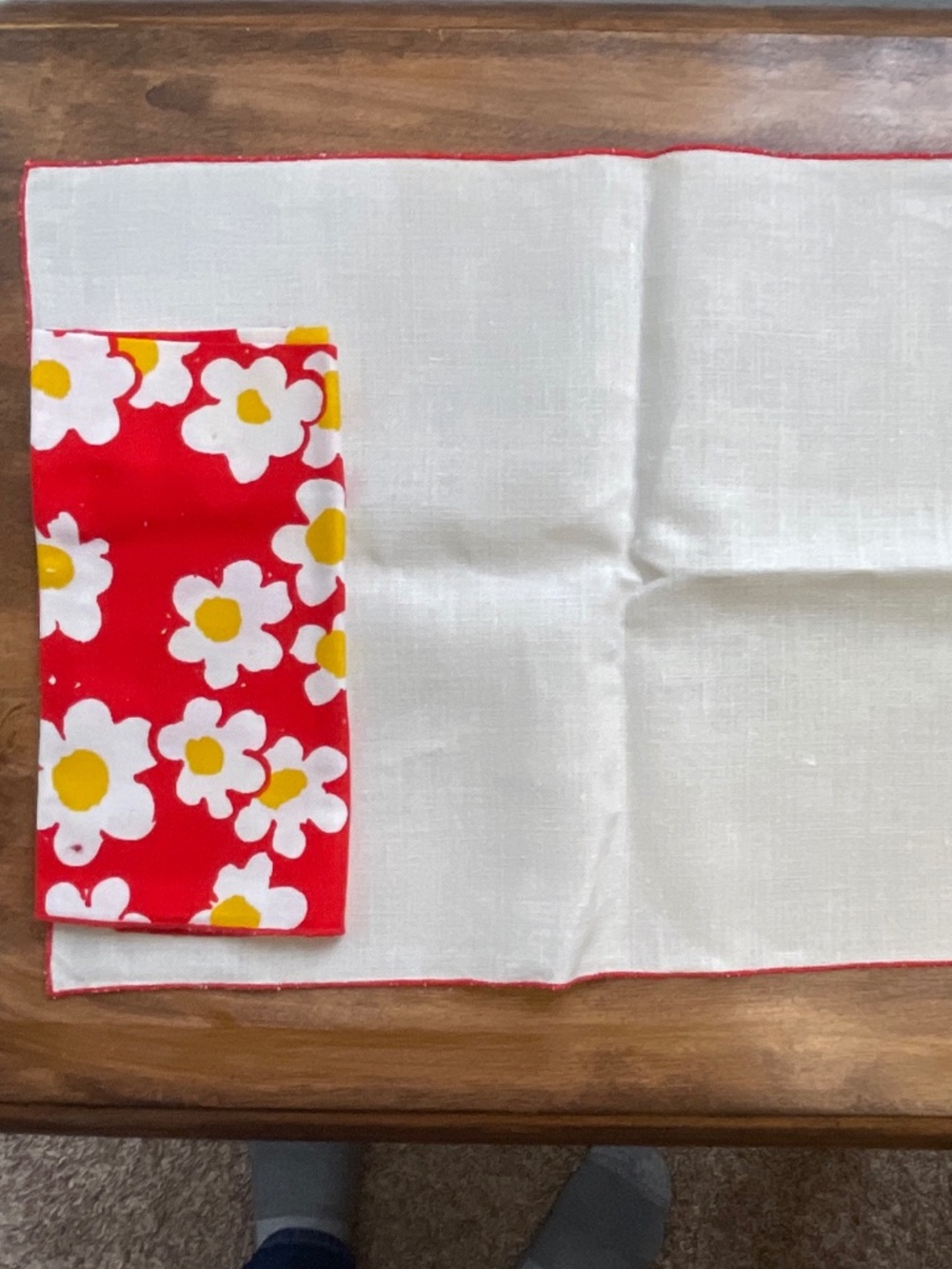 1950’s  Vera Neumann Placemats & Napkins Set of 4 Linen Red White Yellow Flower